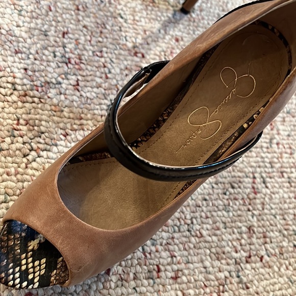 Jessica Simpson SZ 6.5 black patent leather & brown high heel, platform shoes - Picture 4 of 6